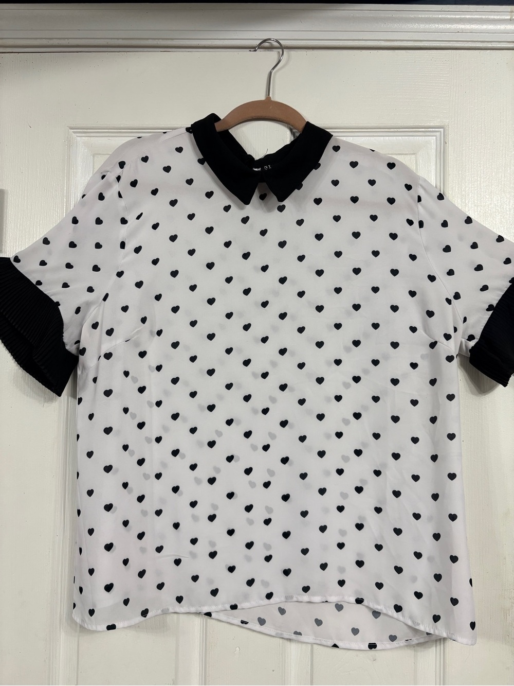 New York & Company Black and White Heart Print Collared Blouse